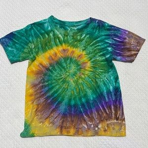 Fun tie-dye tee!